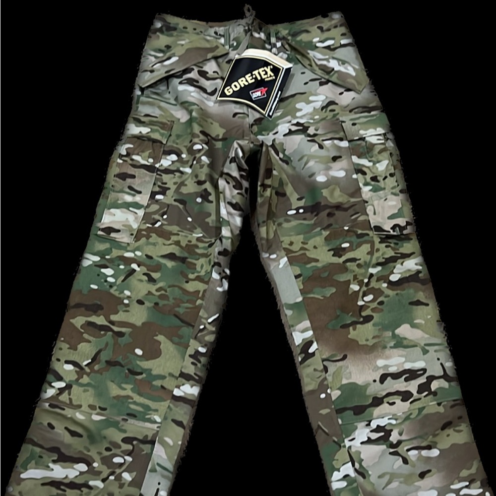 Military Air Force/Army camouflage Gore-Tex OCP Nylon pants size small regular